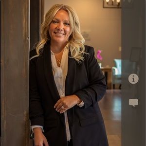 Hey! Thanks for stopping by my closet 🤩